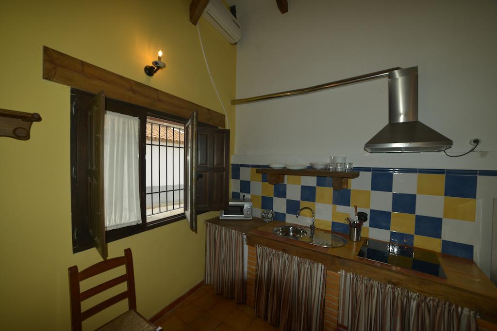 Apartamentos Rurales Puerta Del Sol Alcala del Jucar Rum bild