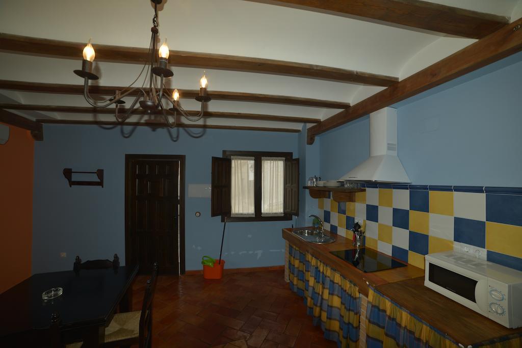 Apartamentos Rurales Puerta Del Sol Alcala del Jucar Rum bild