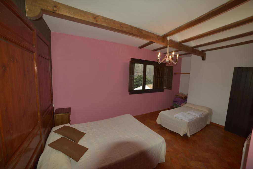 Apartamentos Rurales Puerta Del Sol Alcala del Jucar Rum bild